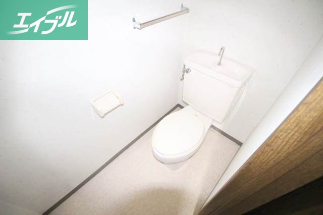 トイレ　同物件別部屋の写真です。