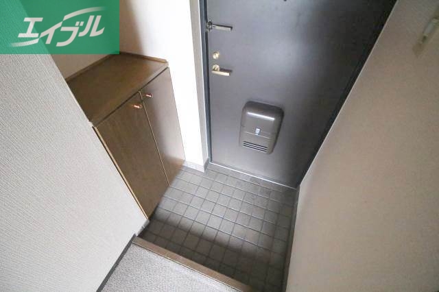 玄関　同物件別部屋の写真です。