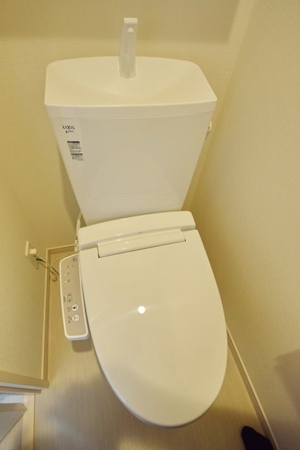 トイレ　※同社施工同型イメージ写真