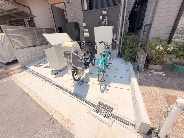 駐車場　敷地内には入居者専用の駐輪スペースもあります。