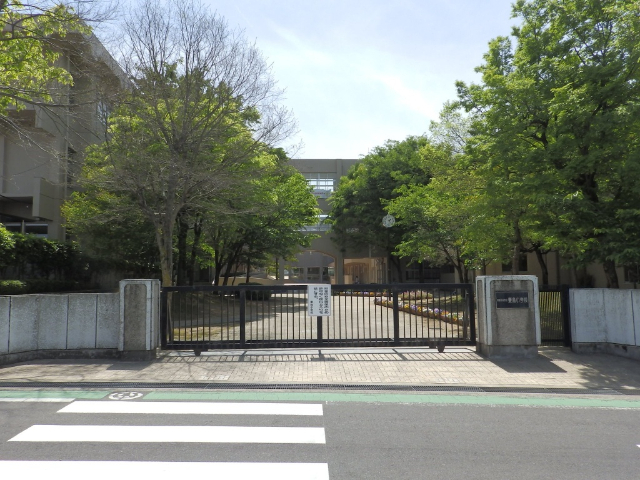 小学校　四国中央市立妻鳥小学校（小学校）まで1404m