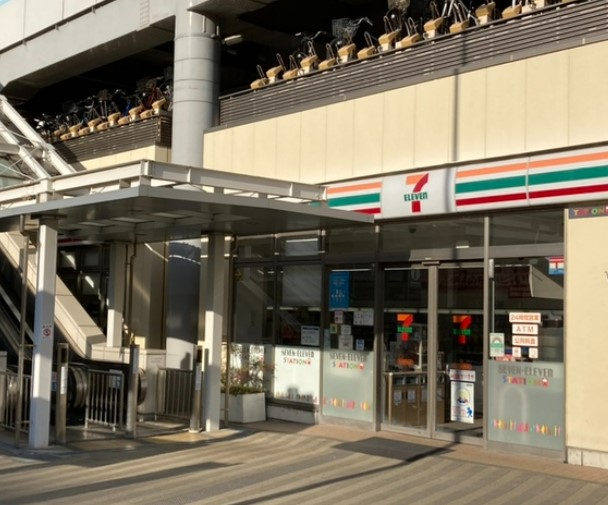 コンビニ　セブンイレブン 京急ST蒲田東口駅前広場店（コンビニ）まで908m