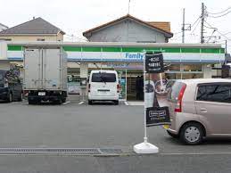 コンビニ　ファミリーマート（コンビニ）まで372m