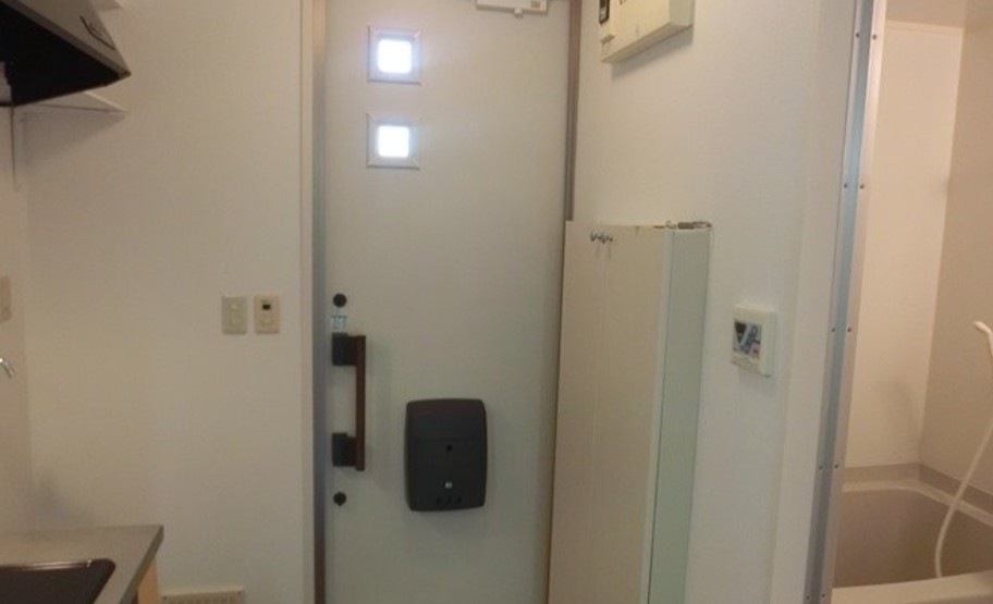 玄関　※別部屋参考写真