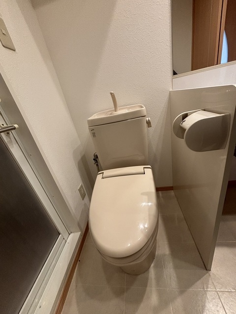 トイレ　別部屋参考写真です