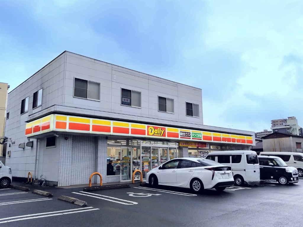 コンビニ　デイリーヤマザキ 熊本本山店（コンビニ）まで398m