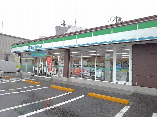 コンビニ　ファミリーマート昭和国母店（コンビニ）まで650m