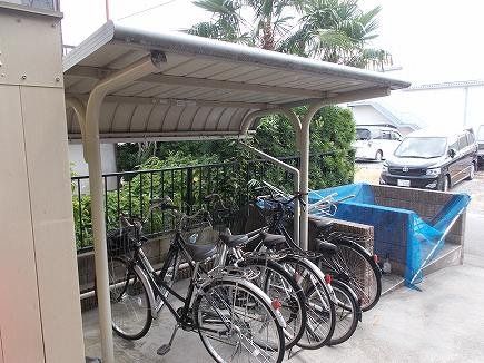 その他共有部分　屋根付き駐輪場完備