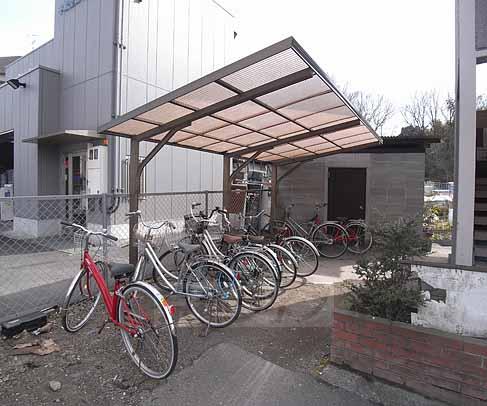 その他共有部分　屋根付きの駐輪場です。