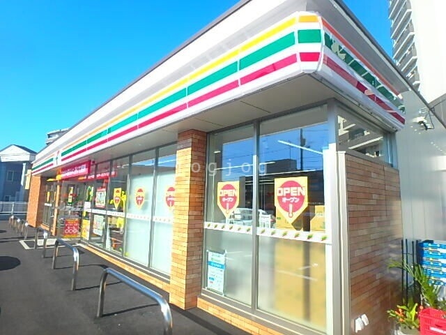 コンビニ　セブンイレブン札幌厚別中央3条店（コンビニ）まで268m