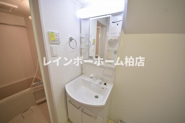 洗面設備　コンパクトで使いやすい洗面所