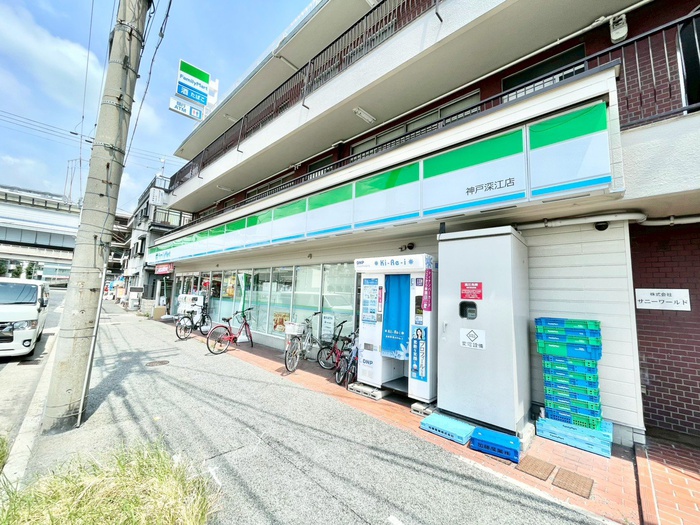 コンビニ　ファミリーマート（コンビニ）まで330m