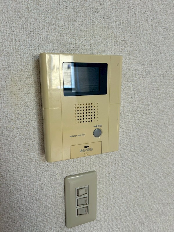 セキュリティ　訪問者を映してチェック。モニターホン付きで安心♪