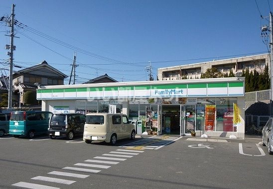 コンビニ　ファミリーマート 郡山小泉店（コンビニ）まで730m