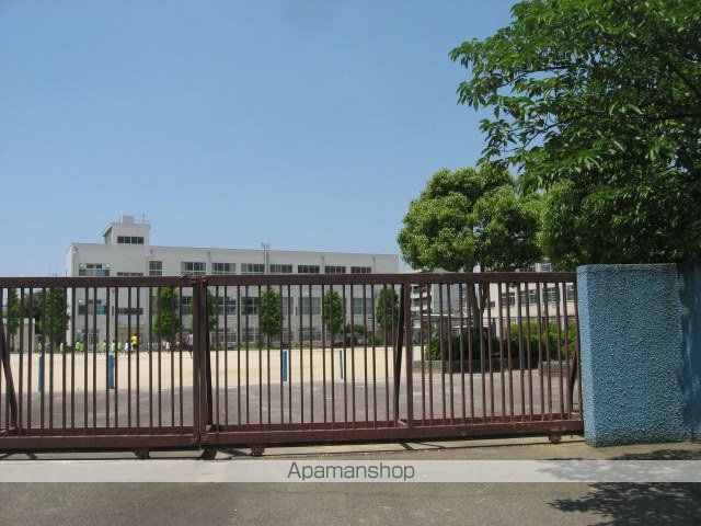 小学校　高槻市立富田小学校（小学校）まで736m