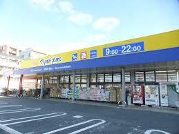 ドラックストア　マツモトキヨシ吉川駅前通り店（ドラッグストア）まで430m