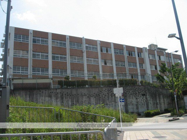 中学校　高槻市立第二中学校（中学校）まで818m