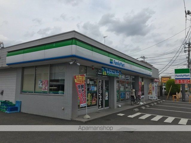 コンビニ　ファミリーマート（コンビニ）まで550m