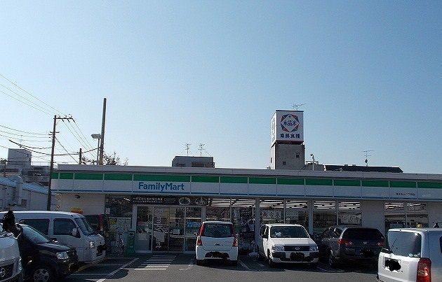 コンビニ　ファミリーマート（コンビニ）まで495m