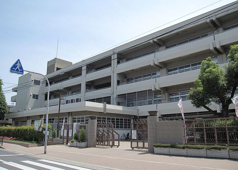 中学校　第六中学校（中学校）まで900m