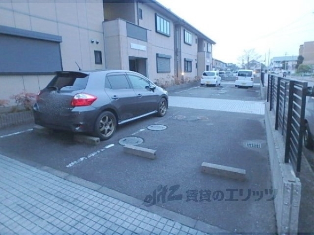 駐車場　ゴミ収集所