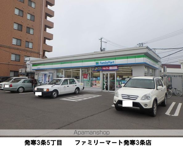 コンビニ　ファミリーマート（コンビニ）まで468m