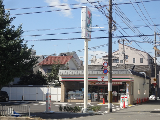 コンビニ　セブンイレブン 西京極西大丸町店（コンビニ）まで353m