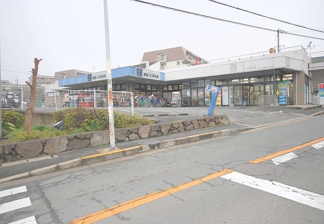 スーパー　サボイ香里ケ丘味道館（スーパー）まで611m