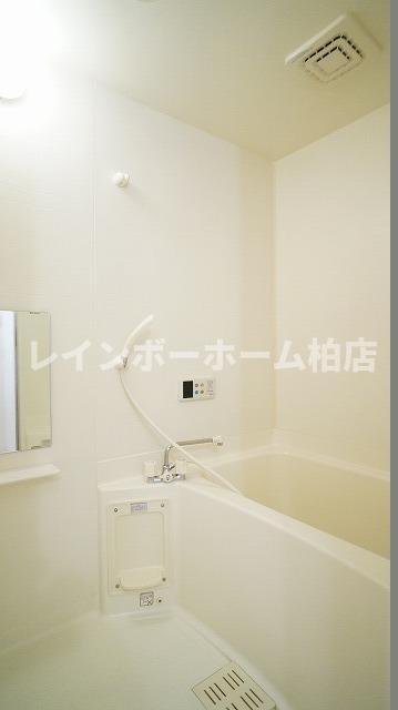 バス・シャワールーム　追い焚き機能があります