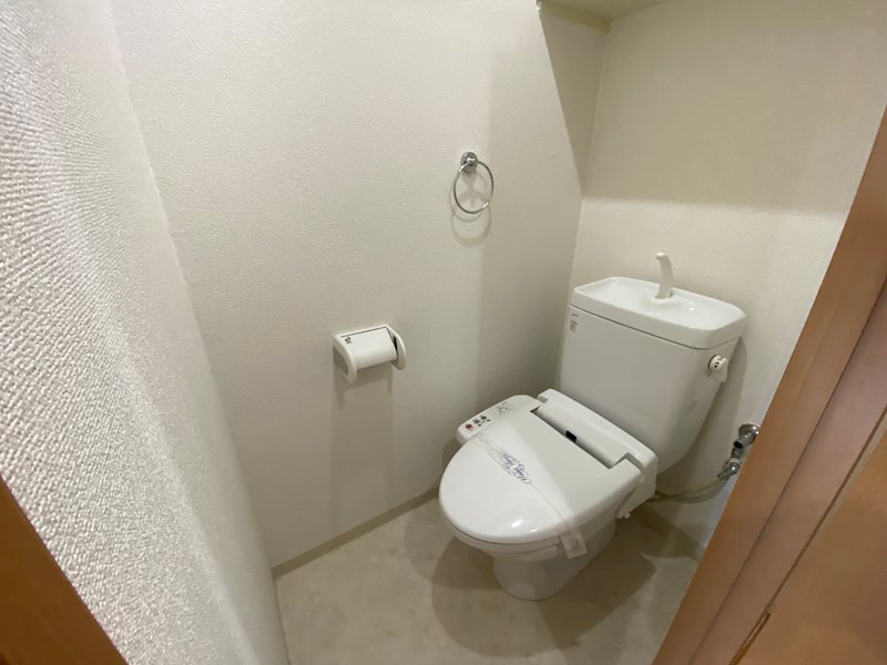 トイレ　入居前に撮影した写真です。退去後改装する為、変更になる場合が