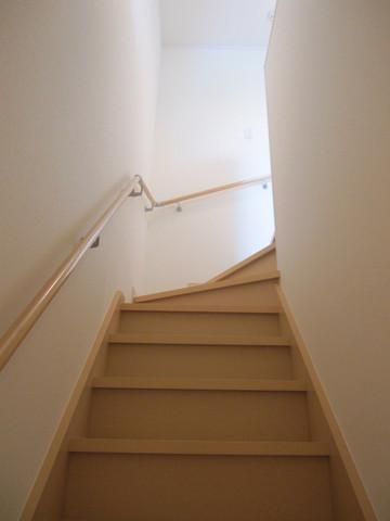 玄関　★１階玄関から階段を上がってお部屋です★