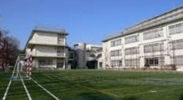 小学校　新宿区立西戸山小学校（小学校）まで483m