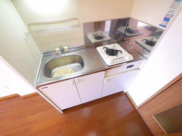 キッチン　調理スペースも広いキッチンで掃除もラクラク