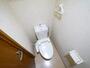 トイレ　落ち着いた色調のトイレです