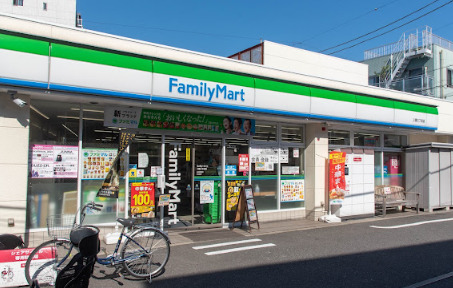 コンビニ　ファミリーマート 二葉三丁目店（コンビニ）まで580m