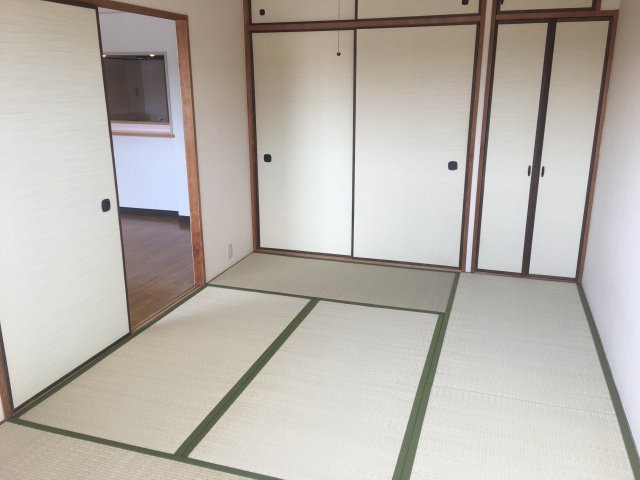 ハッピーコート芦屋の居間写真