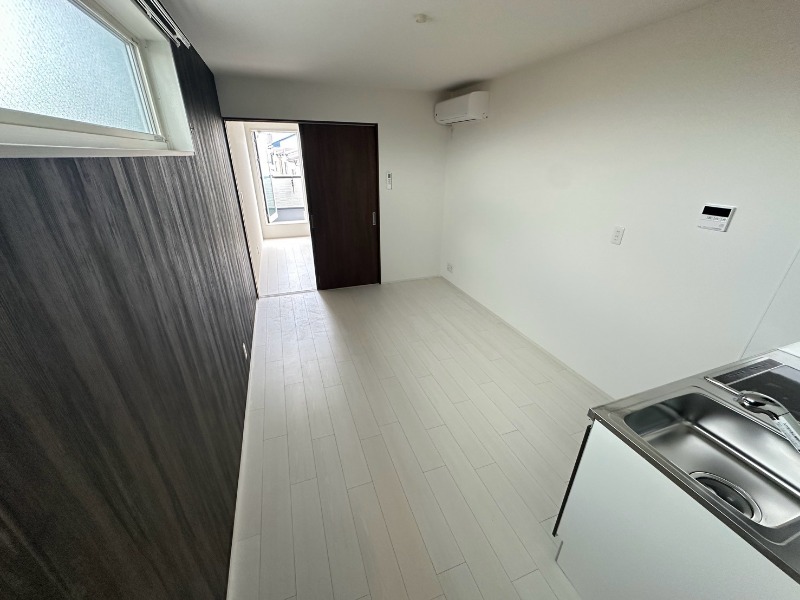 諏訪1丁目共同住宅の居間写真