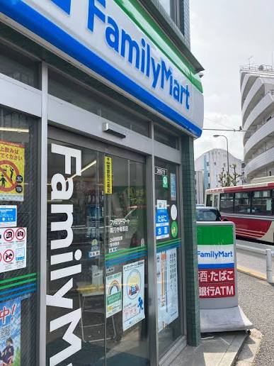 コンビニ　ファミリーマート高円寺梅里店（コンビニ）まで398m