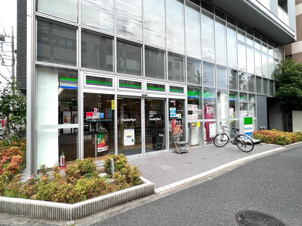 コンビニ　ファミリーマート 南浦和駅西口店（コンビニ）まで186m