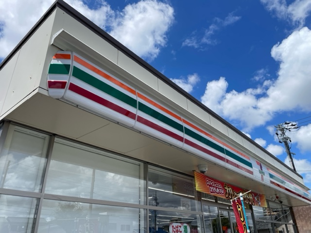 コンビニ　セブンイレブン豊橋山田三番町店（コンビニ）まで1303m