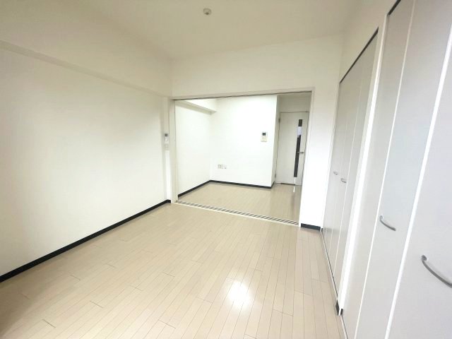 居室・リビング　同建物反転タイプ