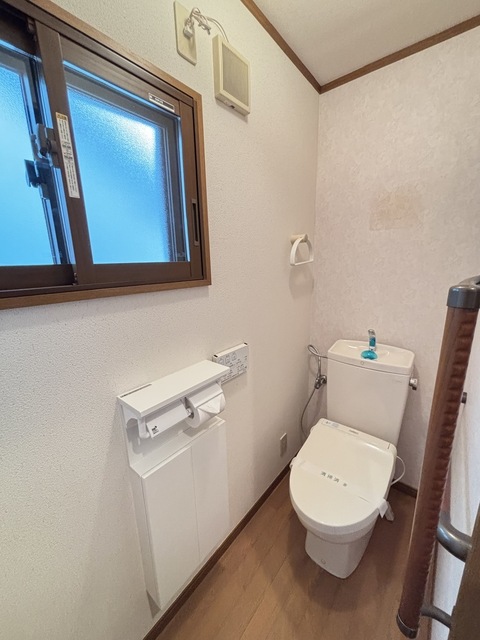 吉祥寺東町3丁目戸建のトイレ写真