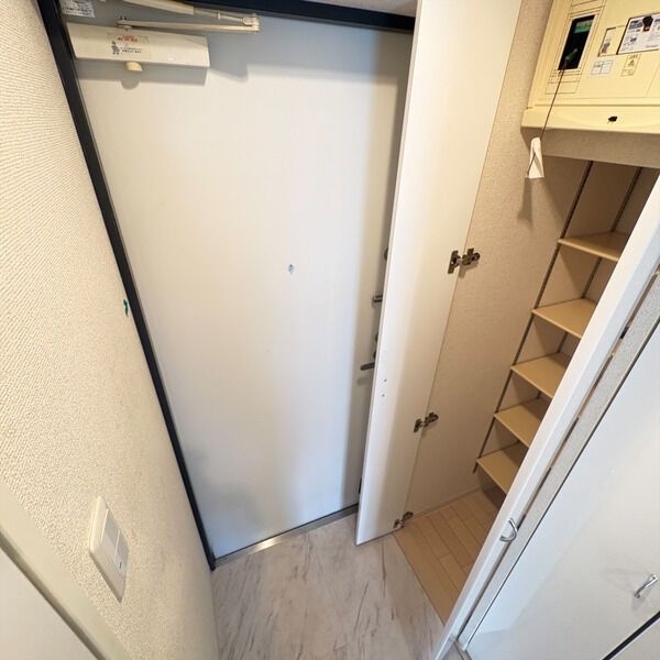 玄関　名古屋で一番初期費用の安い賃貸専門の不動産会社です(^^)
