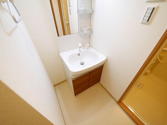 洗面設備　コンパクトで使いやすい洗面所