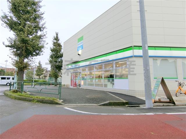 コンビニ　ファミリーマート大田新蒲田二丁目店（コンビニ）まで161m