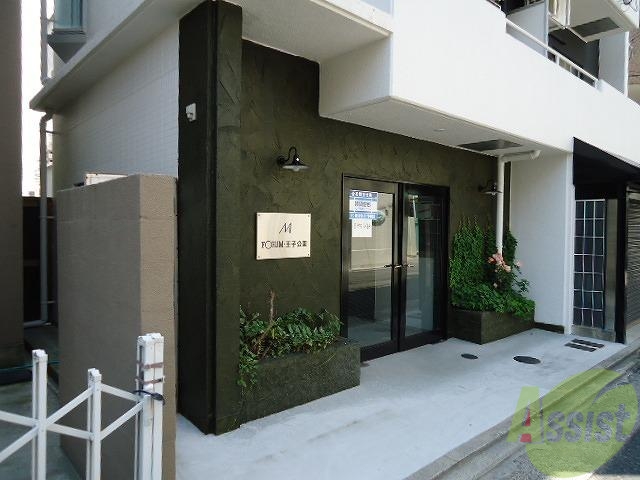 エントランス　マンション入り口はこんな感じです。