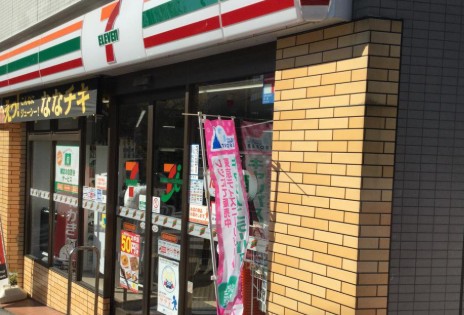 コンビニ　セブンイレブン新宿曙橋駅東店（コンビニ）まで575m
