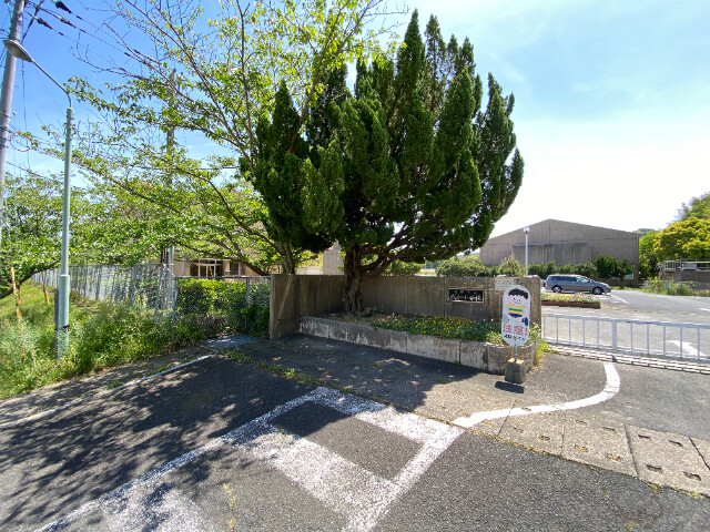 小学校　唐津市立成和小学校（小学校）まで887m