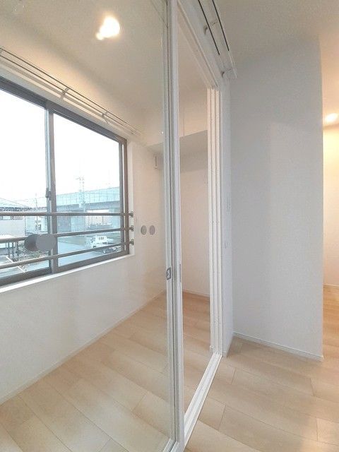バルコニー　雨の日でも安心のサンルームです