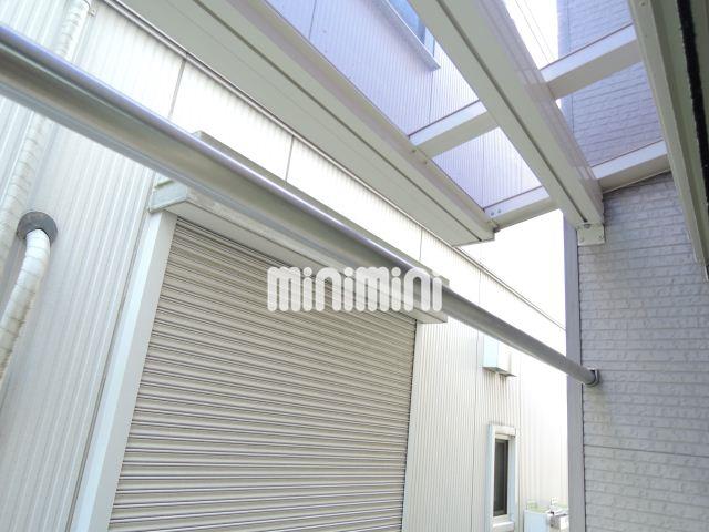 その他　ベランダの上にガラスの屋根があります。